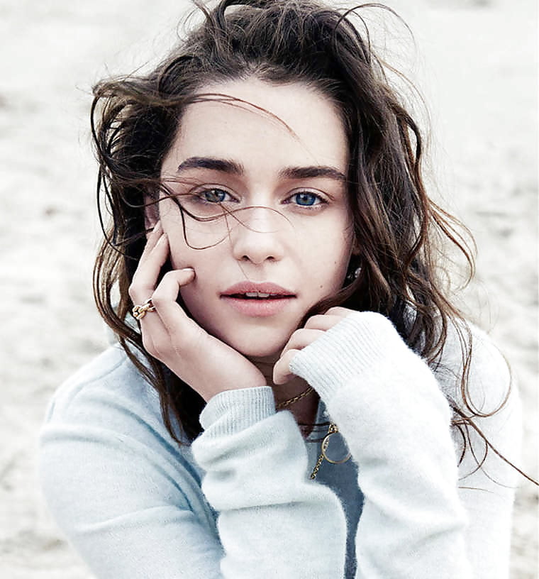 Emila Clarke Hot Pics #103874977