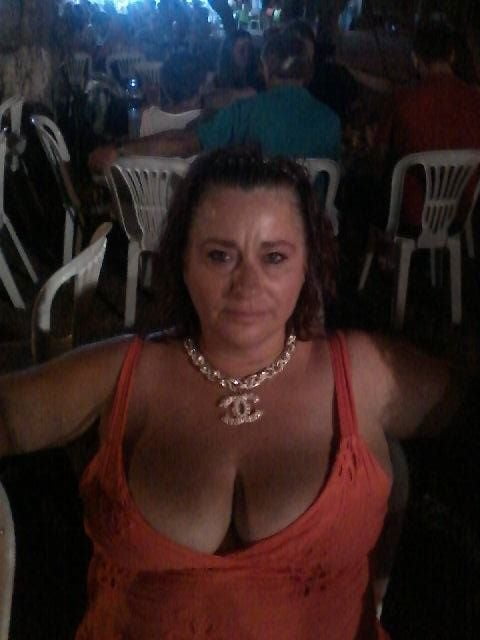 Griechische sexy Milf mit großen Titten von Facebook genommen
 #91458193