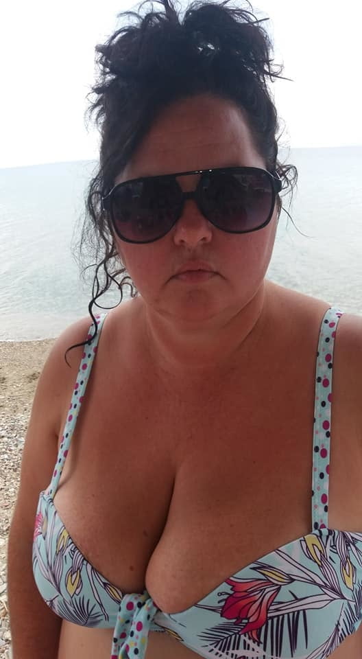 Griechische sexy Milf mit großen Titten von Facebook genommen
 #91458199