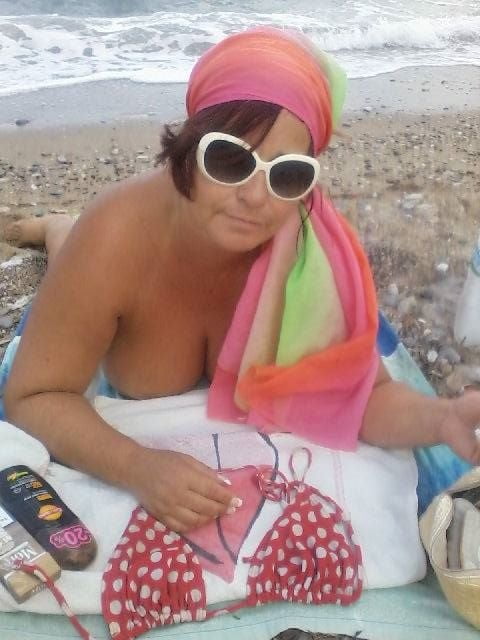 フェイスブックから撮影された巨乳を持つギリシャのセクシーな乳母
 #91458218