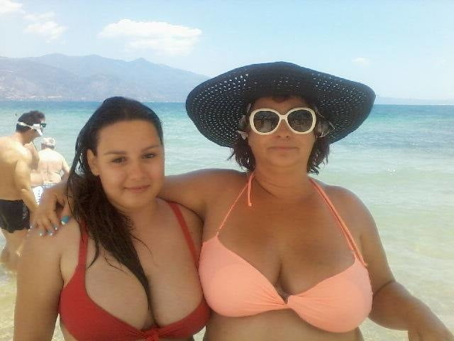 フェイスブックから撮影された巨乳を持つギリシャのセクシーな乳母
 #91458230