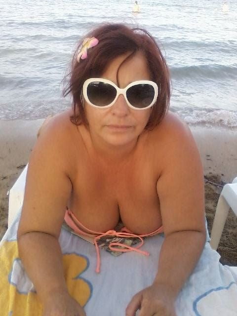 Griechische sexy Milf mit großen Titten von Facebook genommen
 #91458247