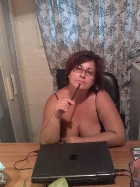 Griechische sexy Milf mit großen Titten von Facebook genommen
 #91458253