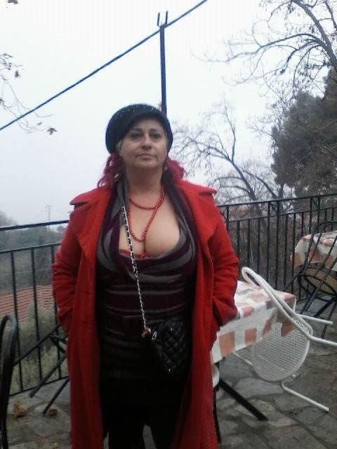 フェイスブックから撮影された巨乳を持つギリシャのセクシーな乳母
 #91458257