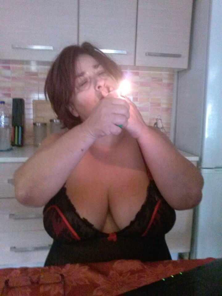フェイスブックから撮影された巨乳を持つギリシャのセクシーな乳母
 #91458274