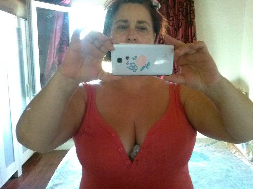 Griechische sexy Milf mit großen Titten von Facebook genommen
 #91458278