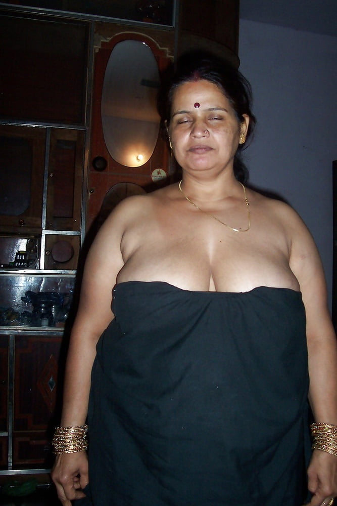 Indische Tante mit großen Titten
 #101755681