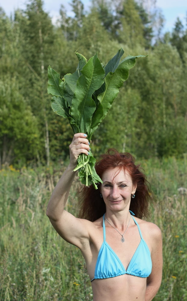 Woman and horseradish #106952666