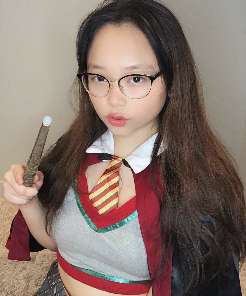 Ambiiyah desnuda #108302041