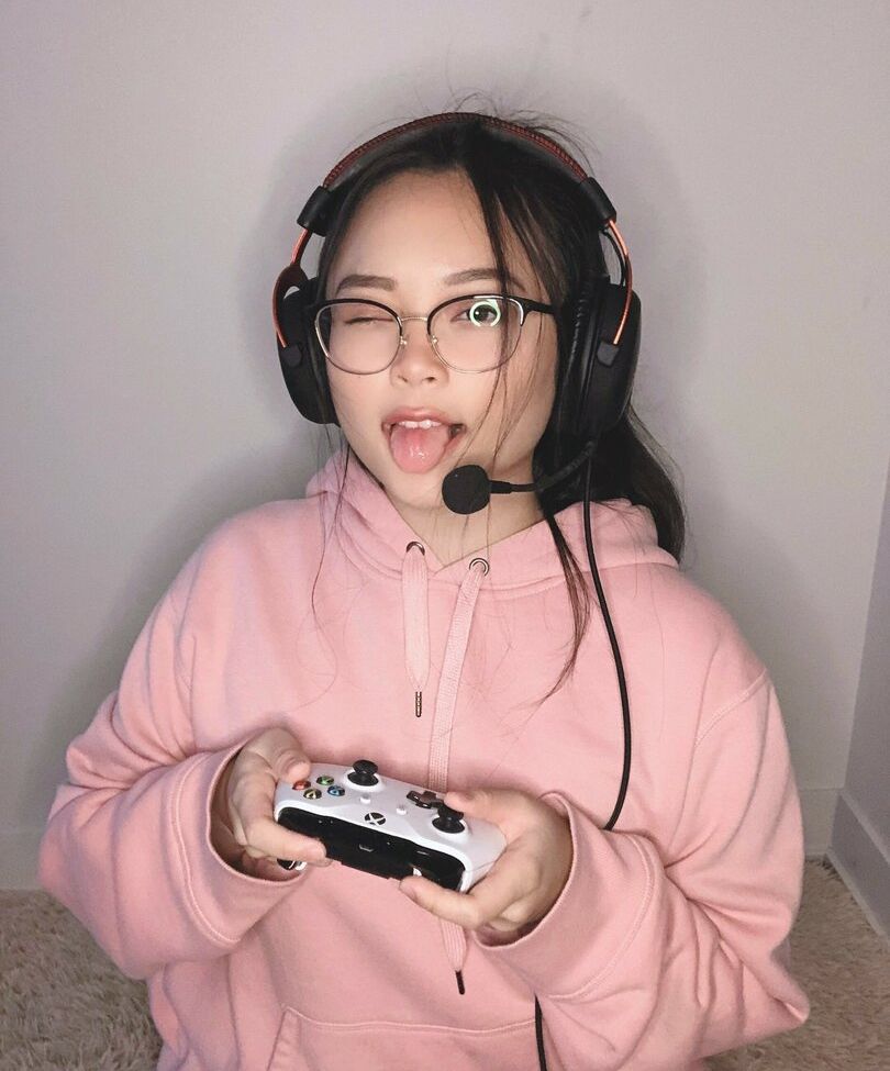 Ambiiyah desnuda #108302064