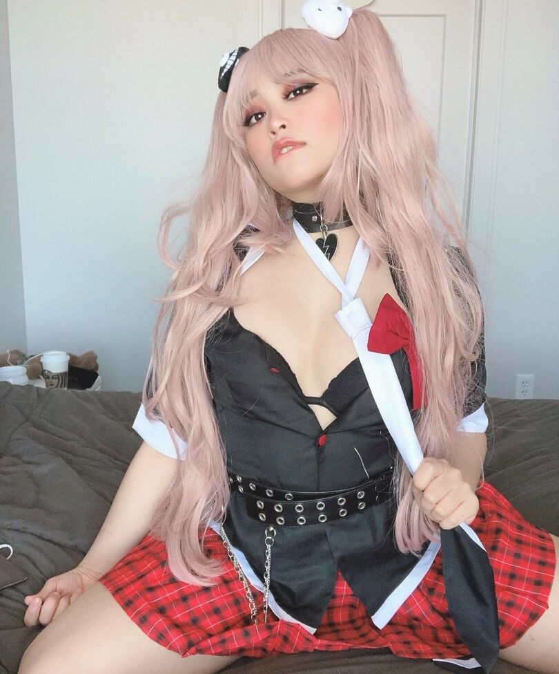 Ambiiyah desnuda #108302260