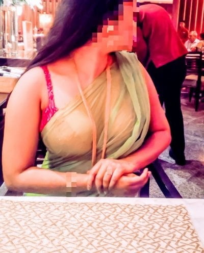 Desi indische Frau Saree mit BH
 #98746380