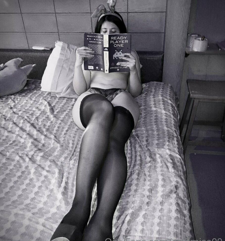 Art3misa00 desnuda #109826579