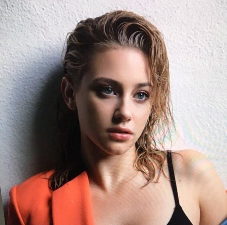 Lili reinhart
 #106514090