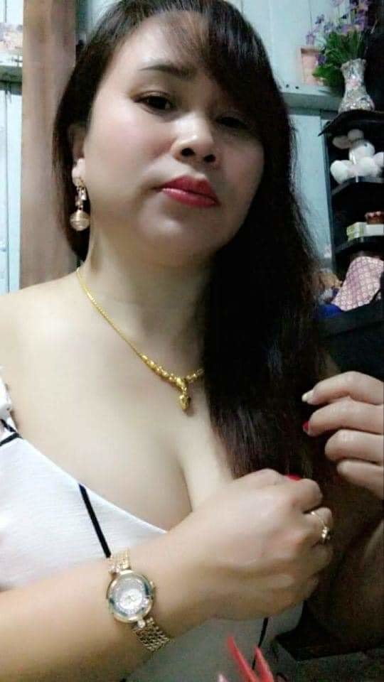 Ibu cantik berdada besar #95372945