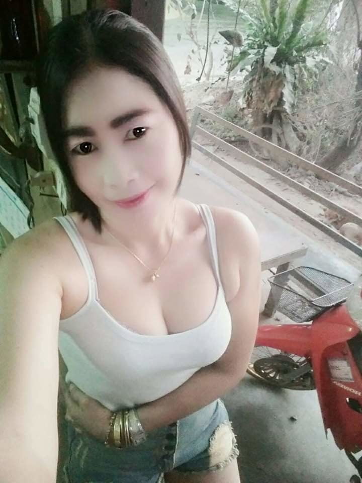 Ibu cantik berdada besar #95372972