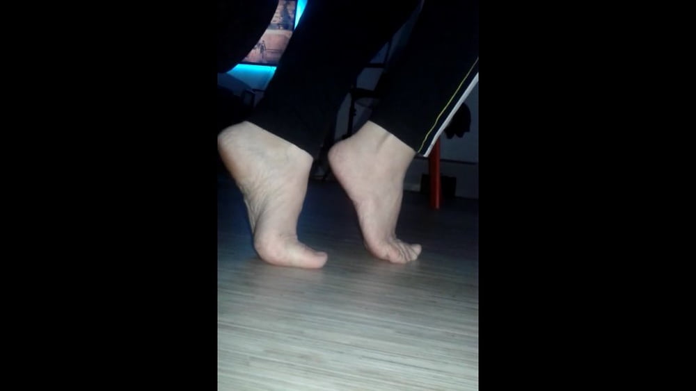 Mes pieds sexy pour footjob
 #106647467