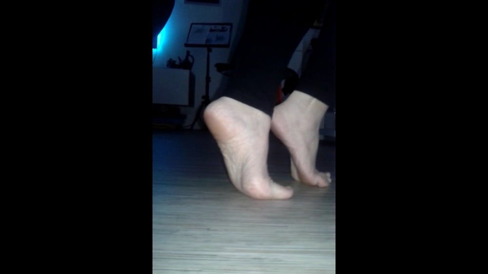 Mes pieds sexy pour footjob
 #106647477