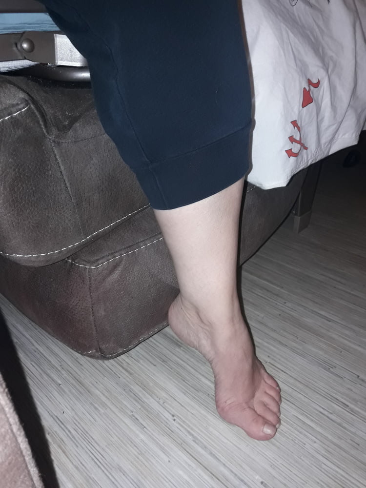 Mes pieds sexy pour footjob
 #106647514