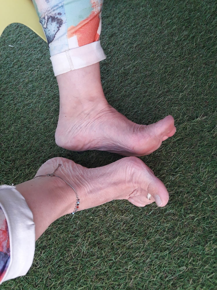 Mes pieds sexy pour footjob
 #106647546
