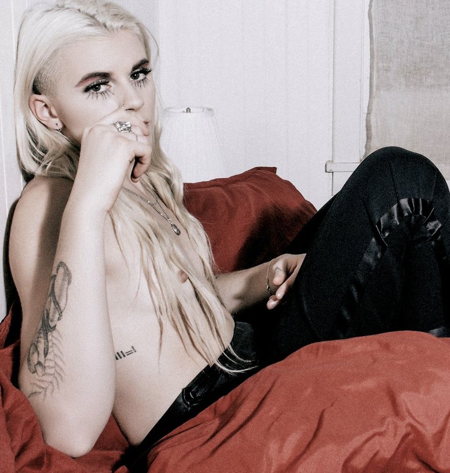 Lynn Gunn nude #109500633