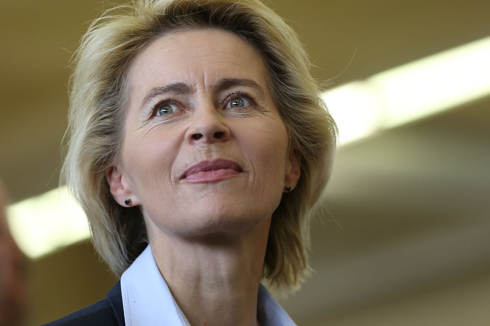 Ursula von der leyen
 #102349278