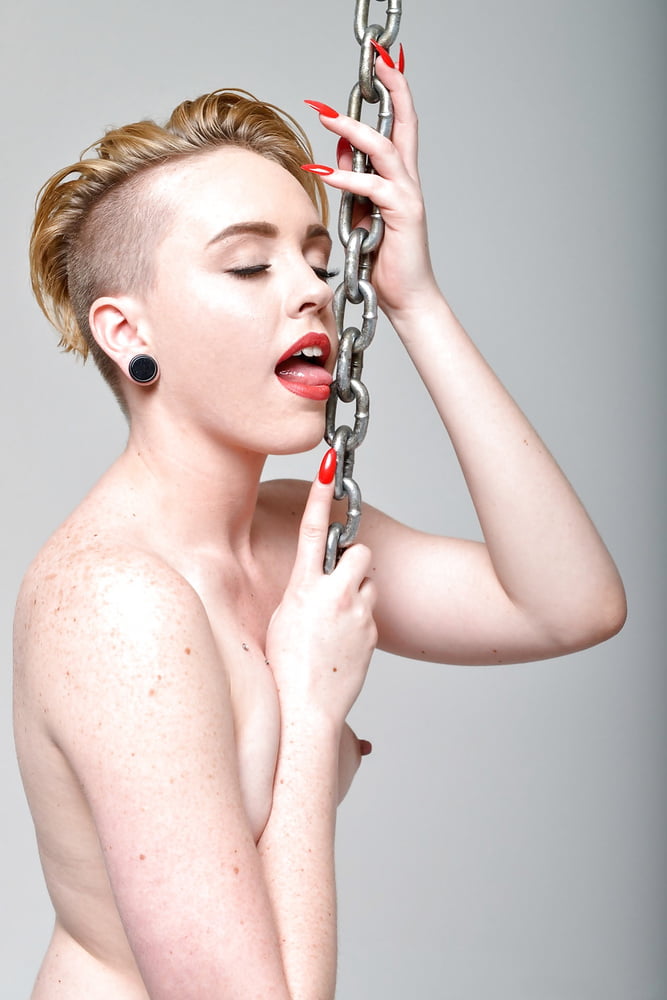 Miley Cyrus
 #99042926