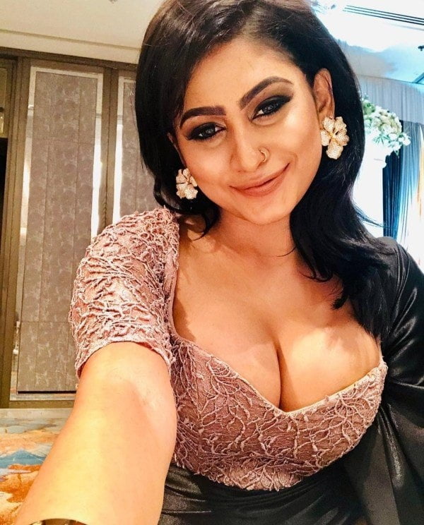 Piumi Hansamali #80778765