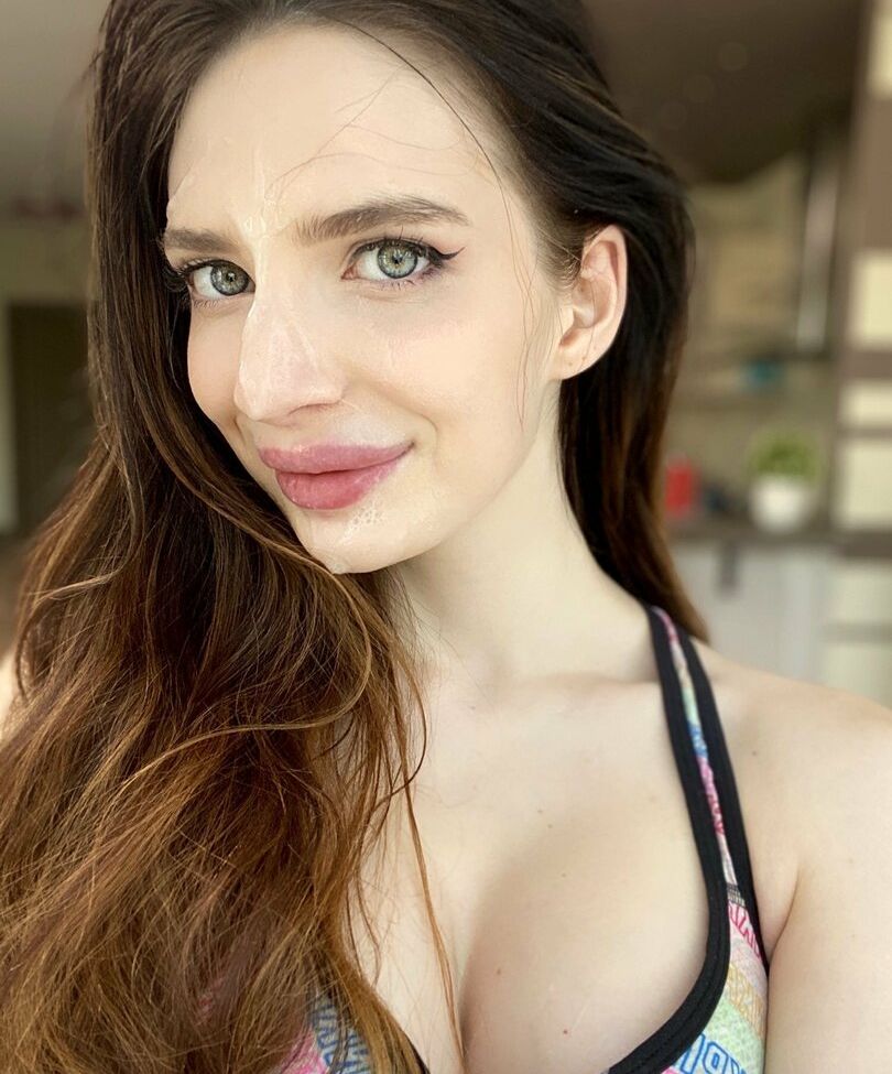 Little Rieslin desnuda #107999015