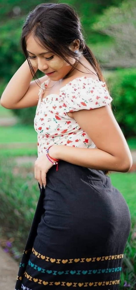 Shapely bums in skirts   More of #102515007