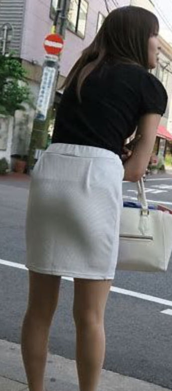 Shapely bums in skirts   More of #102515009