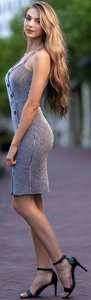 Shapely bums in skirts   More of #102515027