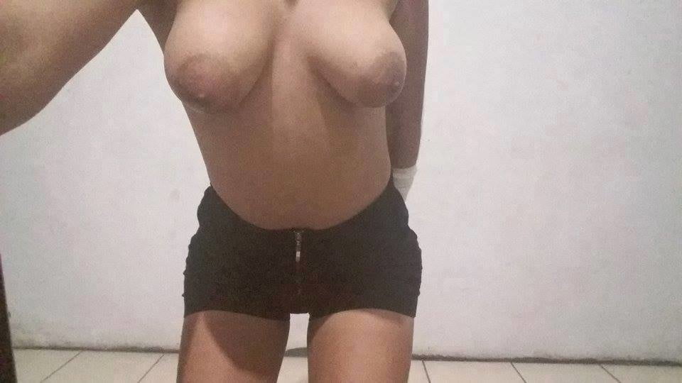 Puta tetona #98790833