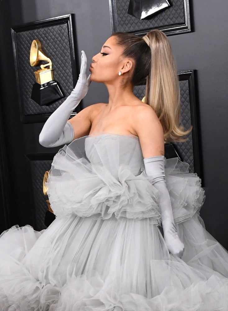 Ariana grande
 #103244002