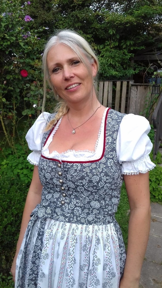 スザンヌのドイツ人売春婦の露出
 #104142706