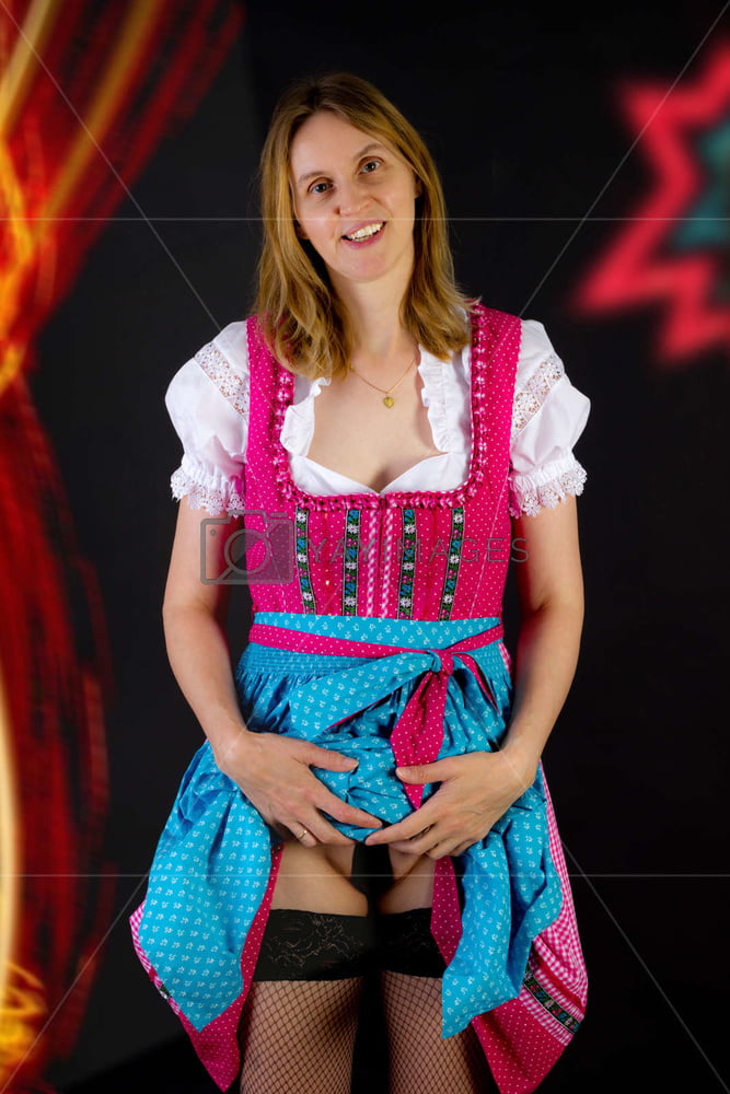 Dirndl clásico vestido alemán
 #94327062