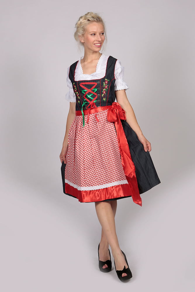 Dirndl clásico vestido alemán
 #94327080