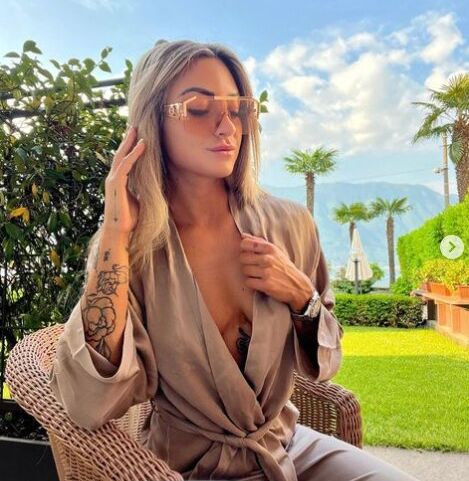 Giulismolteni nude #108645206
