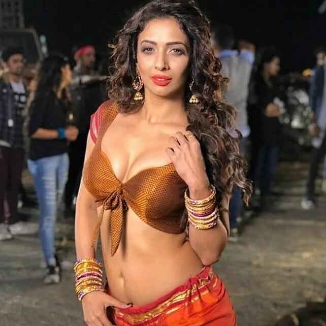 Malaika
 #94057184