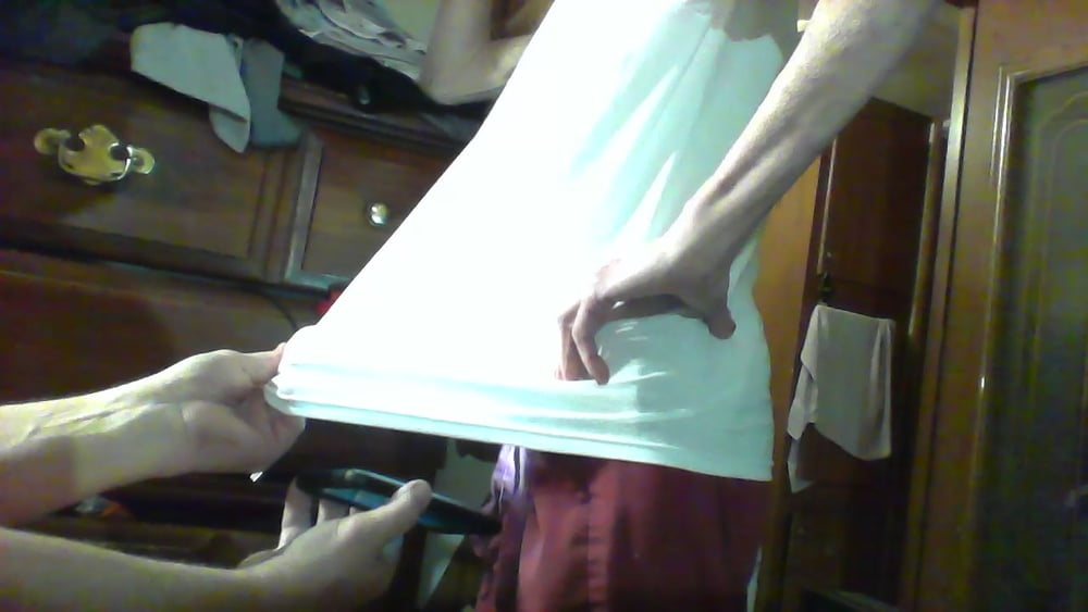 Hasta la camisa de las esposas
 #90586611