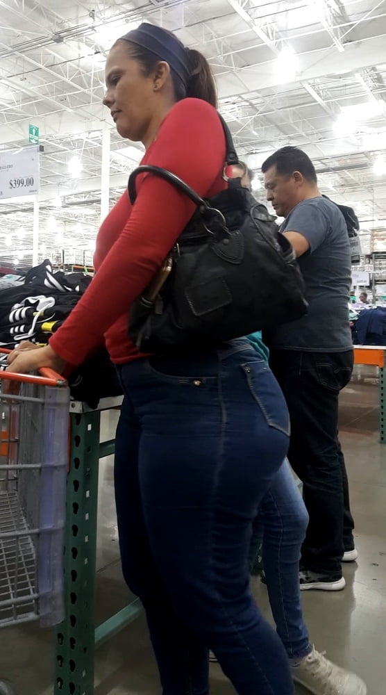Esposa morenita con un megaculote de compas con su cornudo #95954910
