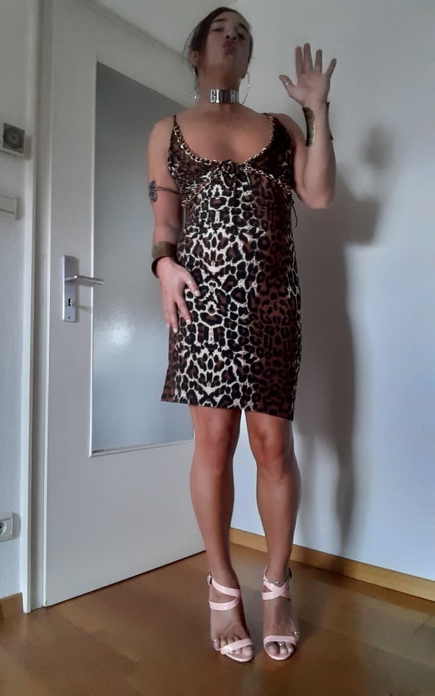 Tygra slut in leopard dress for Longdick Jack. #107181078