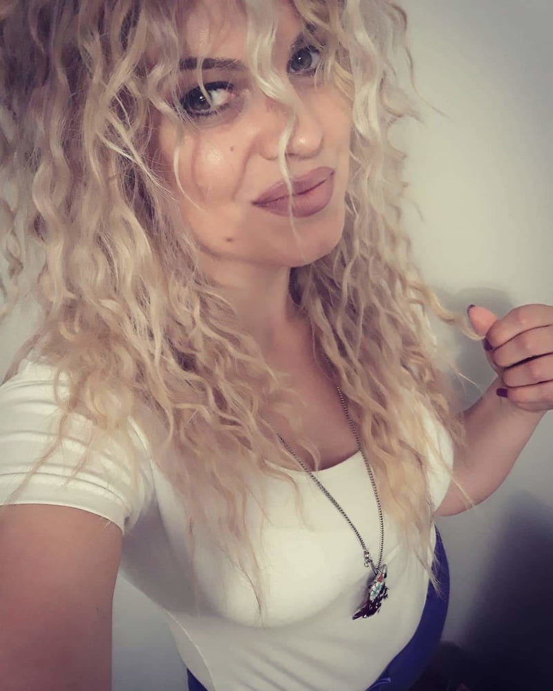 Serbische Schlampe blondes Mädchen große natürliche Titten maca blagojevic
 #80149760