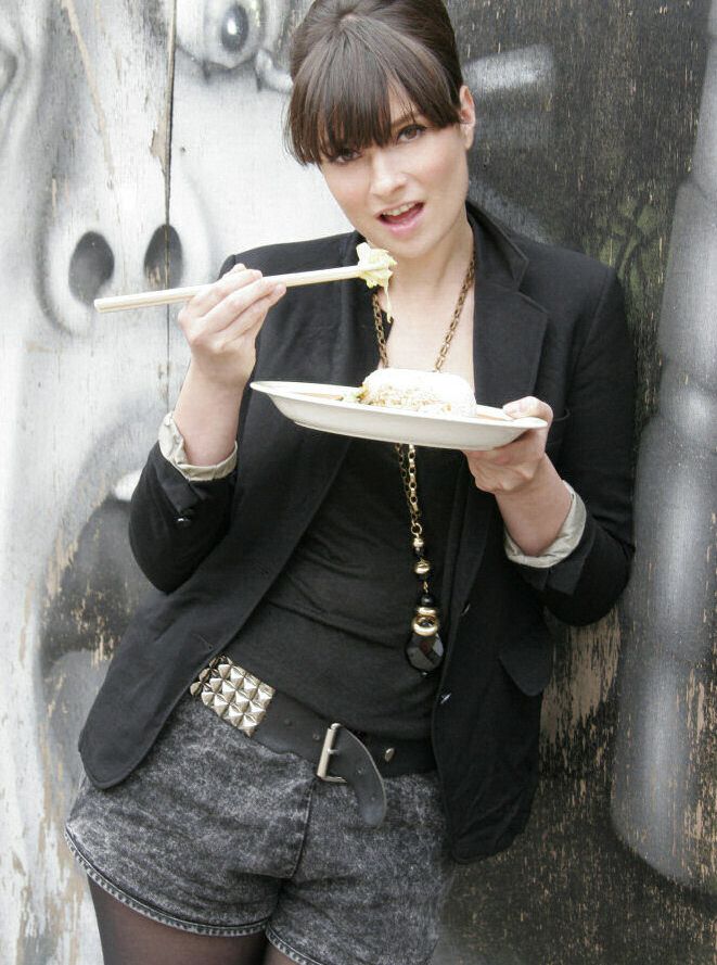 Gizzi Erskine desnuda #108183388