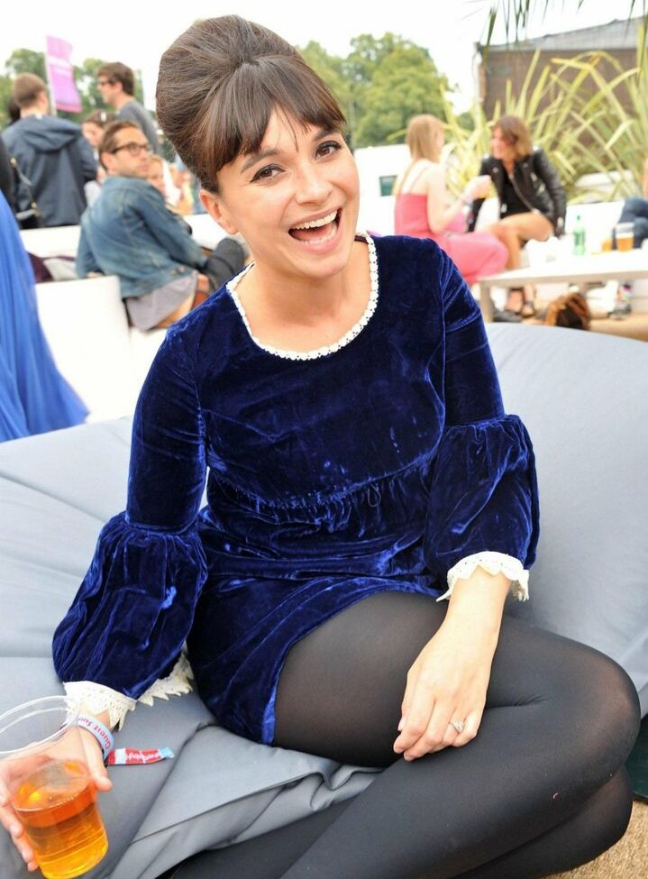 Gizzi Erskine desnuda #108183409