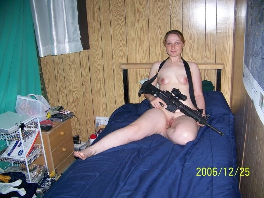 Chicas militares
 #103961586