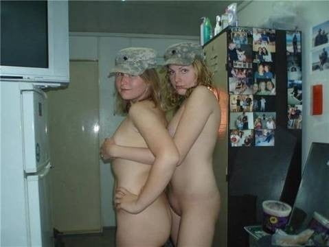 Militärische Mädchen
 #103961596