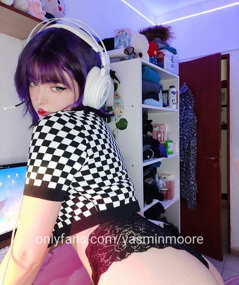 Yasmin Moore nackt #108864984