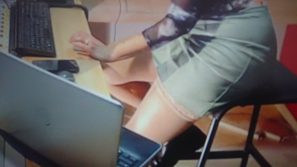 Live-Stream Host in Strümpfen
 #95972247