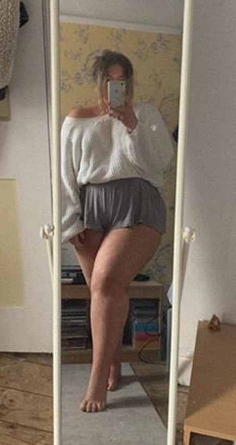 ミニで太もも丸出し 1521
 #91177489